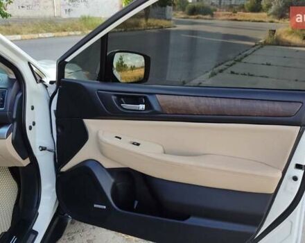 Белый Субару Аутбек, объемом двигателя 2.5 л и пробегом 160 тыс. км за 14000 $, фото 2 на Automoto.ua