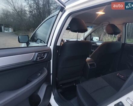 Білий Субару Аутбек, об'ємом двигуна 2.46 л та пробігом 133 тис. км за 14000 $, фото 22 на Automoto.ua