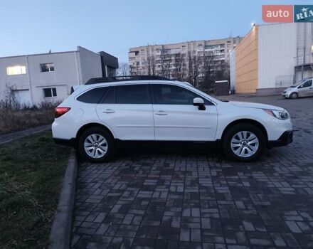 Білий Субару Аутбек, об'ємом двигуна 2.46 л та пробігом 133 тис. км за 14000 $, фото 8 на Automoto.ua