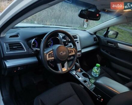 Білий Субару Аутбек, об'ємом двигуна 2.46 л та пробігом 133 тис. км за 14000 $, фото 20 на Automoto.ua