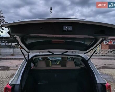 Белый Субару Аутбек, объемом двигателя 2.5 л и пробегом 185 тыс. км за 14200 $, фото 1 на Automoto.ua