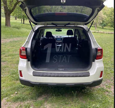 Белый Субару Аутбек, объемом двигателя 2.5 л и пробегом 148 тыс. км за 15000 $, фото 3 на Automoto.ua