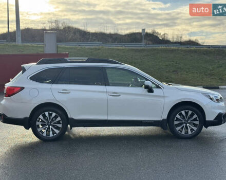 Білий Субару Аутбек, об'ємом двигуна 2.5 л та пробігом 142 тис. км за 16000 $, фото 6 на Automoto.ua