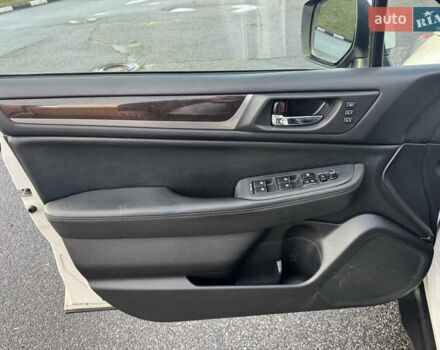 Білий Субару Аутбек, об'ємом двигуна 2.5 л та пробігом 142 тис. км за 16000 $, фото 21 на Automoto.ua