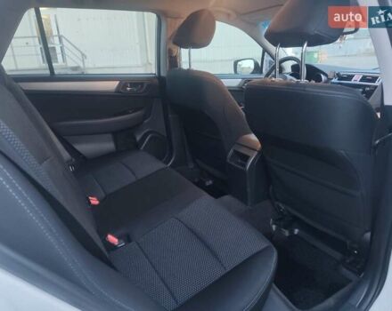 Білий Субару Аутбек, об'ємом двигуна 2.46 л та пробігом 133 тис. км за 14000 $, фото 23 на Automoto.ua