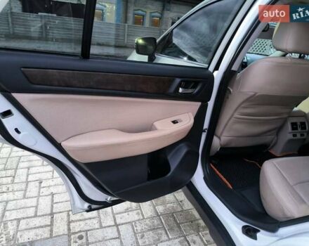 Белый Субару Аутбек, объемом двигателя 2.5 л и пробегом 185 тыс. км за 14200 $, фото 7 на Automoto.ua