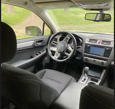 Белый Субару Аутбек, объемом двигателя 2.5 л и пробегом 148 тыс. км за 15000 $, фото 2 на Automoto.ua