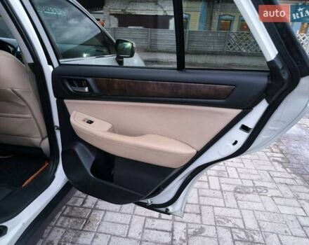 Белый Субару Аутбек, объемом двигателя 2.5 л и пробегом 185 тыс. км за 14200 $, фото 19 на Automoto.ua