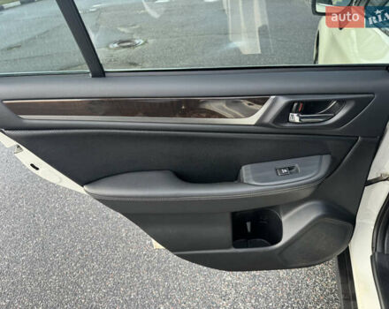 Білий Субару Аутбек, об'ємом двигуна 2.5 л та пробігом 142 тис. км за 16000 $, фото 19 на Automoto.ua