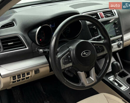 Белый Субару Аутбек, объемом двигателя 2.5 л и пробегом 198 тыс. км за 13700 $, фото 6 на Automoto.ua