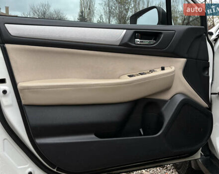 Белый Субару Аутбек, объемом двигателя 2.5 л и пробегом 198 тыс. км за 13700 $, фото 7 на Automoto.ua