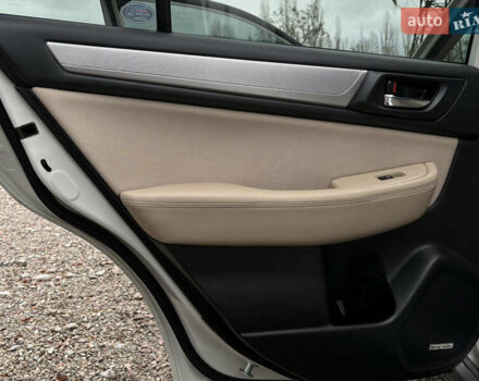 Белый Субару Аутбек, объемом двигателя 2.5 л и пробегом 198 тыс. км за 13700 $, фото 12 на Automoto.ua