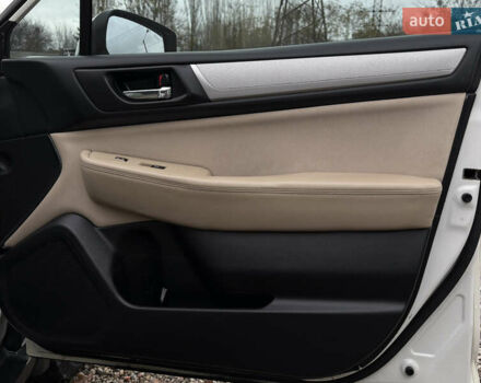 Белый Субару Аутбек, объемом двигателя 2.5 л и пробегом 198 тыс. км за 13700 $, фото 17 на Automoto.ua