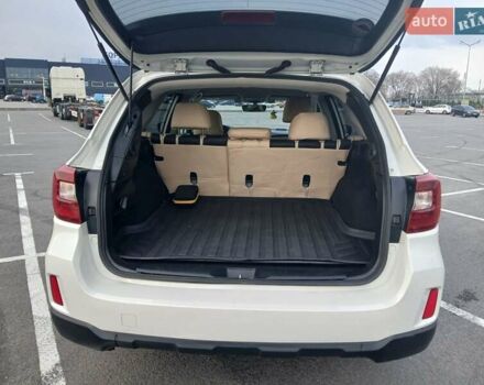 Белый Субару Аутбек, объемом двигателя 2.5 л и пробегом 170 тыс. км за 14999 $, фото 6 на Automoto.ua