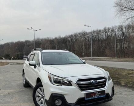 Белый Субару Аутбек, объемом двигателя 2.5 л и пробегом 182 тыс. км за 15400 $, фото 3 на Automoto.ua