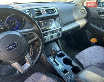 Белый Субару Аутбек, объемом двигателя 2.5 л и пробегом 119 тыс. км за 15300 $, фото 7 на Automoto.ua