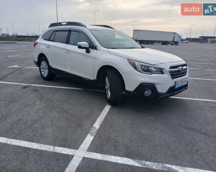 Белый Субару Аутбек, объемом двигателя 2.5 л и пробегом 170 тыс. км за 14999 $, фото 2 на Automoto.ua