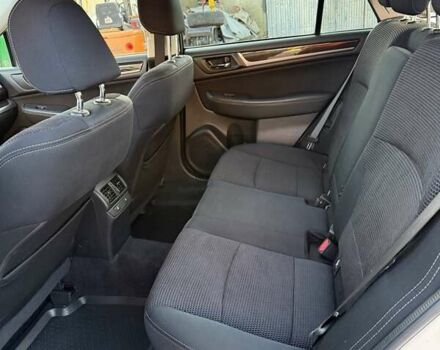 Белый Субару Аутбек, объемом двигателя 2.5 л и пробегом 188 тыс. км за 19700 $, фото 6 на Automoto.ua