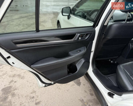 Белый Субару Аутбек, объемом двигателя 2 л и пробегом 263 тыс. км за 15200 $, фото 24 на Automoto.ua