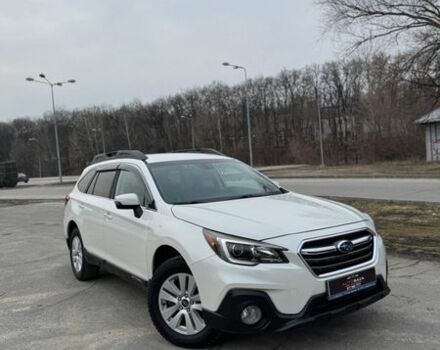 Белый Субару Аутбек, объемом двигателя 2.5 л и пробегом 182 тыс. км за 15400 $, фото 4 на Automoto.ua
