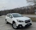 Белый Субару Аутбек, объемом двигателя 2.5 л и пробегом 182 тыс. км за 15400 $, фото 4 на Automoto.ua