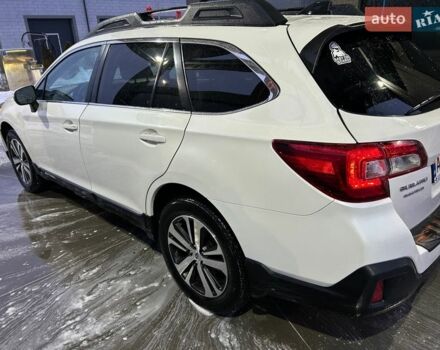 Білий Субару Аутбек, об'ємом двигуна 2.46 л та пробігом 176 тис. км за 15500 $, фото 10 на Automoto.ua