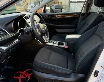 Белый Субару Аутбек, объемом двигателя 2.5 л и пробегом 188 тыс. км за 19700 $, фото 4 на Automoto.ua