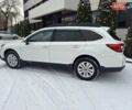 Белый Субару Аутбек, объемом двигателя 2.5 л и пробегом 177 тыс. км за 16500 $, фото 2 на Automoto.ua