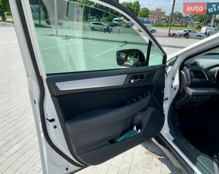 Білий Субару Аутбек, об'ємом двигуна 2.5 л та пробігом 75 тис. км за 15500 $, фото 13 на Automoto.ua