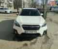 Белый Субару Аутбек, объемом двигателя 0 л и пробегом 186 тыс. км за 17000 $, фото 2 на Automoto.ua