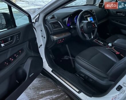 Білий Субару Аутбек, об'ємом двигуна 2.46 л та пробігом 176 тис. км за 15500 $, фото 2 на Automoto.ua