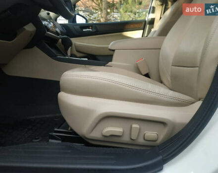 Белый Субару Аутбек, объемом двигателя 2.5 л и пробегом 130 тыс. км за 18950 $, фото 14 на Automoto.ua