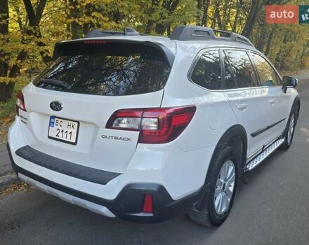 Белый Субару Аутбек, объемом двигателя 2.5 л и пробегом 116 тыс. км за 18900 $, фото 5 на Automoto.ua
