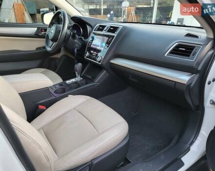 Белый Субару Аутбек, объемом двигателя 2.5 л и пробегом 105 тыс. км за 14999 $, фото 17 на Automoto.ua