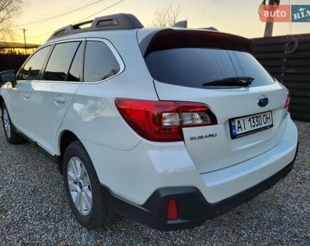 Белый Субару Аутбек, объемом двигателя 2.5 л и пробегом 105 тыс. км за 14999 $, фото 4 на Automoto.ua