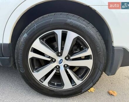 Белый Субару Аутбек, объемом двигателя 2.46 л и пробегом 110 тыс. км за 17300 $, фото 7 на Automoto.ua