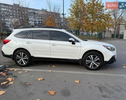 Белый Субару Аутбек, объемом двигателя 2.46 л и пробегом 110 тыс. км за 17300 $, фото 1 на Automoto.ua