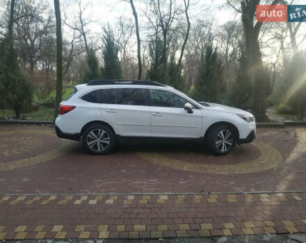 Белый Субару Аутбек, объемом двигателя 2.5 л и пробегом 130 тыс. км за 18950 $, фото 4 на Automoto.ua