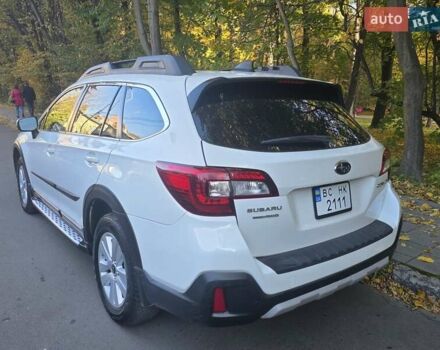 Белый Субару Аутбек, объемом двигателя 2.5 л и пробегом 116 тыс. км за 18900 $, фото 2 на Automoto.ua