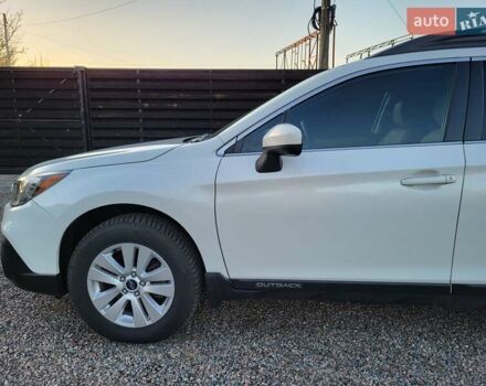 Белый Субару Аутбек, объемом двигателя 2.5 л и пробегом 105 тыс. км за 14999 $, фото 2 на Automoto.ua