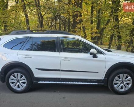 Белый Субару Аутбек, объемом двигателя 2.5 л и пробегом 116 тыс. км за 18900 $, фото 6 на Automoto.ua