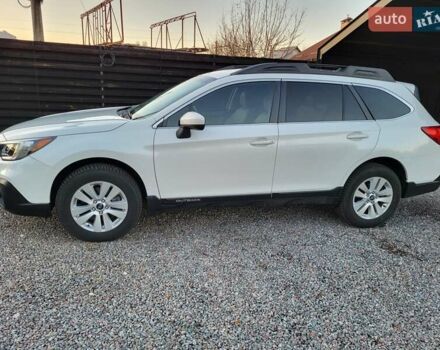 Белый Субару Аутбек, объемом двигателя 2.5 л и пробегом 105 тыс. км за 14999 $, фото 5 на Automoto.ua