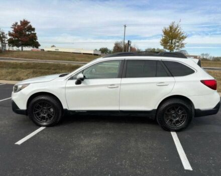 Белый Субару Аутбек, объемом двигателя 2.5 л и пробегом 45 тыс. км за 15000 $, фото 3 на Automoto.ua