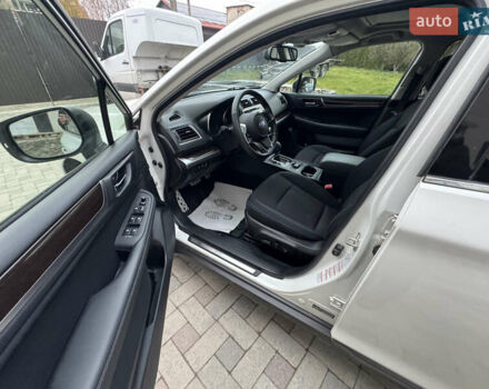 Белый Субару Аутбек, объемом двигателя 2.5 л и пробегом 60 тыс. км за 19800 $, фото 12 на Automoto.ua