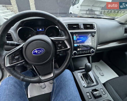 Белый Субару Аутбек, объемом двигателя 2.5 л и пробегом 60 тыс. км за 19800 $, фото 21 на Automoto.ua