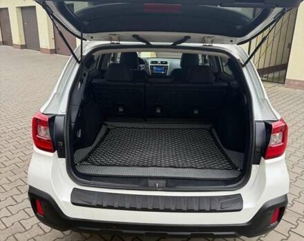 Белый Субару Аутбек, объемом двигателя 2.5 л и пробегом 65 тыс. км за 24000 $, фото 4 на Automoto.ua