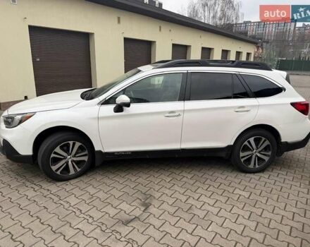 Белый Субару Аутбек, объемом двигателя 2.5 л и пробегом 65 тыс. км за 24000 $, фото 1 на Automoto.ua