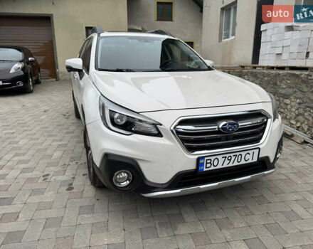 Белый Субару Аутбек, объемом двигателя 2.5 л и пробегом 60 тыс. км за 19800 $, фото 2 на Automoto.ua