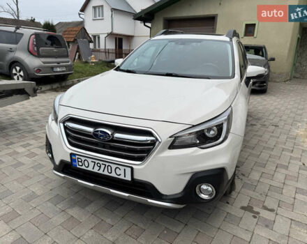 Белый Субару Аутбек, объемом двигателя 2.5 л и пробегом 60 тыс. км за 19800 $, фото 1 на Automoto.ua