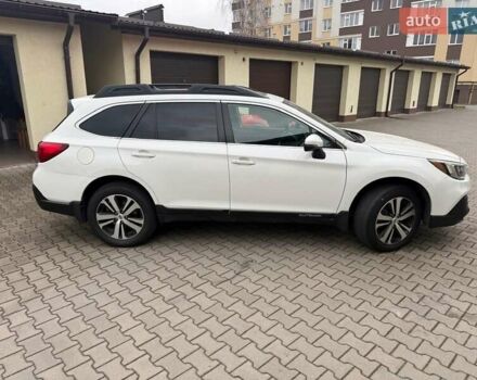 Белый Субару Аутбек, объемом двигателя 2.5 л и пробегом 65 тыс. км за 24000 $, фото 2 на Automoto.ua